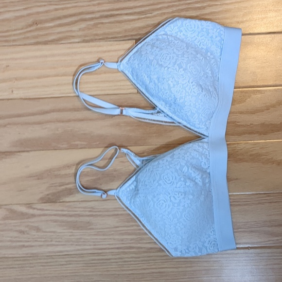 Maidenform Pure Comfort® Stretch Lace Triangle Wireless Bralette DM203C Medium - Picture 2 of 5